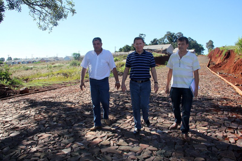 EXECUTIVO ACOMPANHA OBRAS NO RESIDENCIAL SANTA MARIA